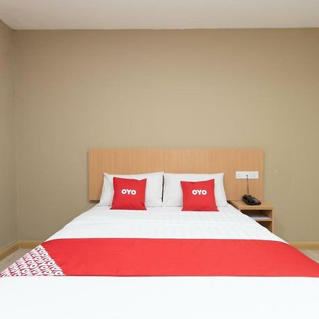 Oyo 89344 Labuan Avenue Hotel Экстерьер фото