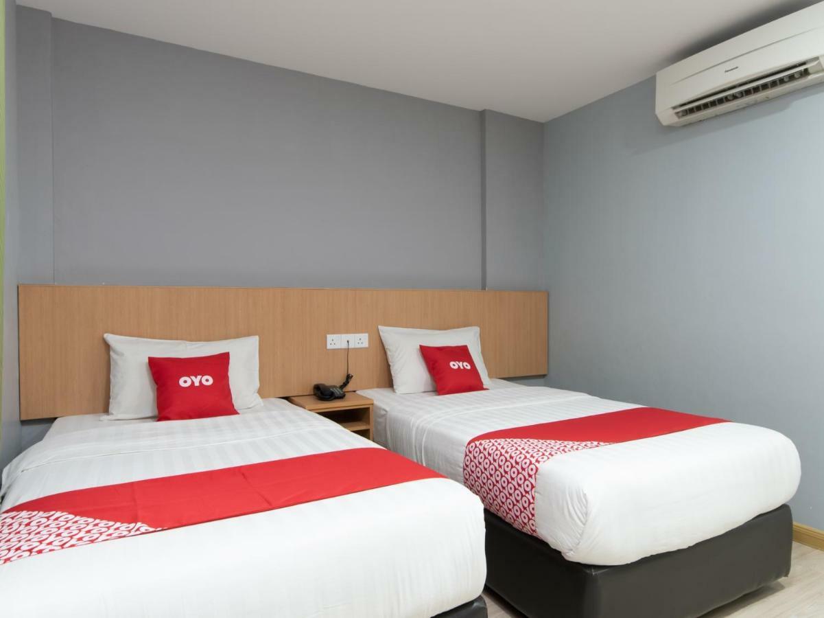 Oyo 89344 Labuan Avenue Hotel Экстерьер фото