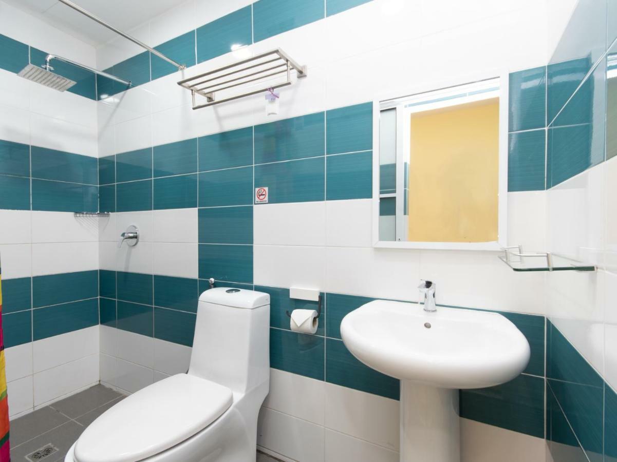 Oyo 89344 Labuan Avenue Hotel Экстерьер фото