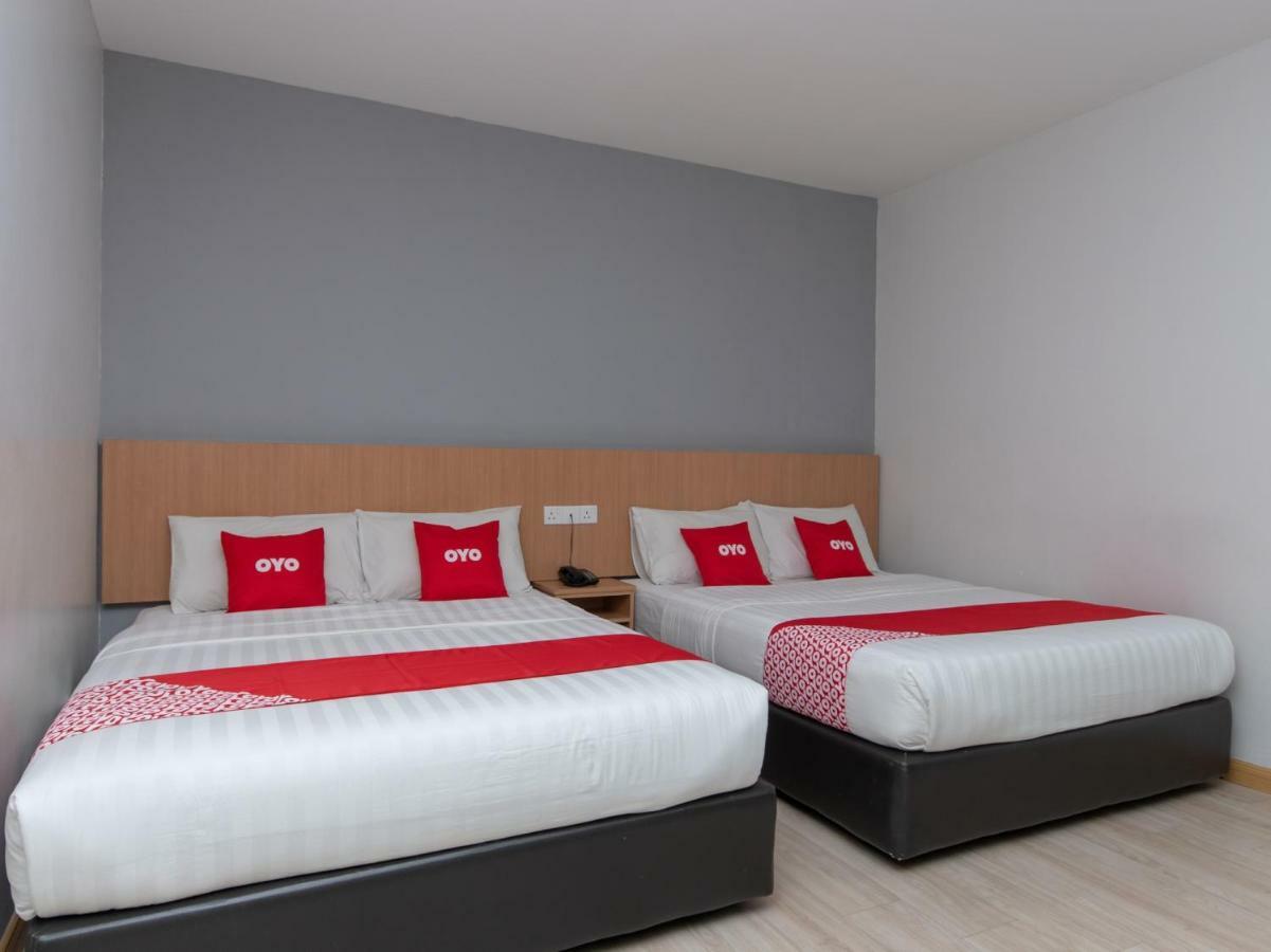 Oyo 89344 Labuan Avenue Hotel Экстерьер фото