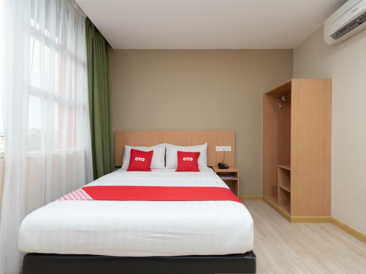 Oyo 89344 Labuan Avenue Hotel Экстерьер фото