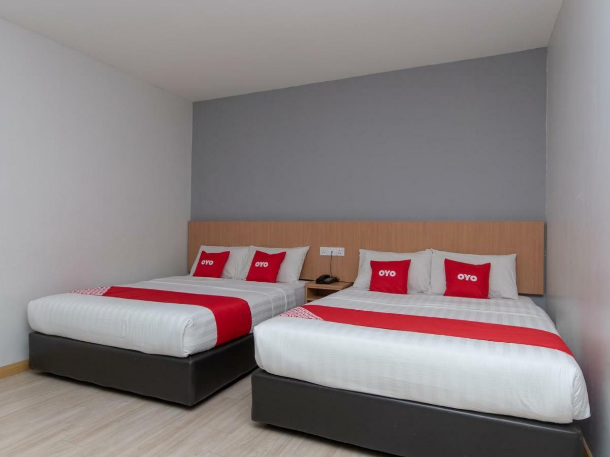 Oyo 89344 Labuan Avenue Hotel Экстерьер фото