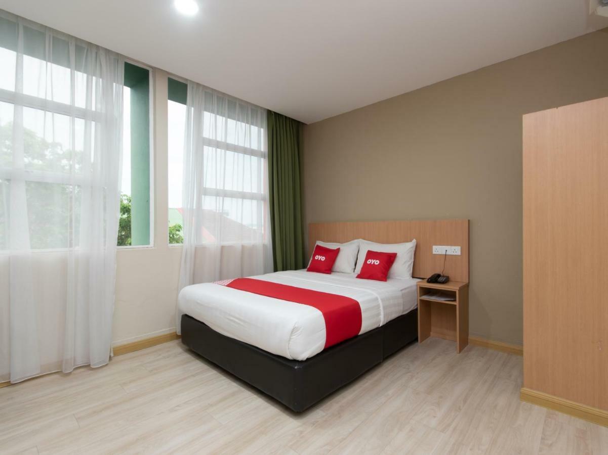 Oyo 89344 Labuan Avenue Hotel Экстерьер фото