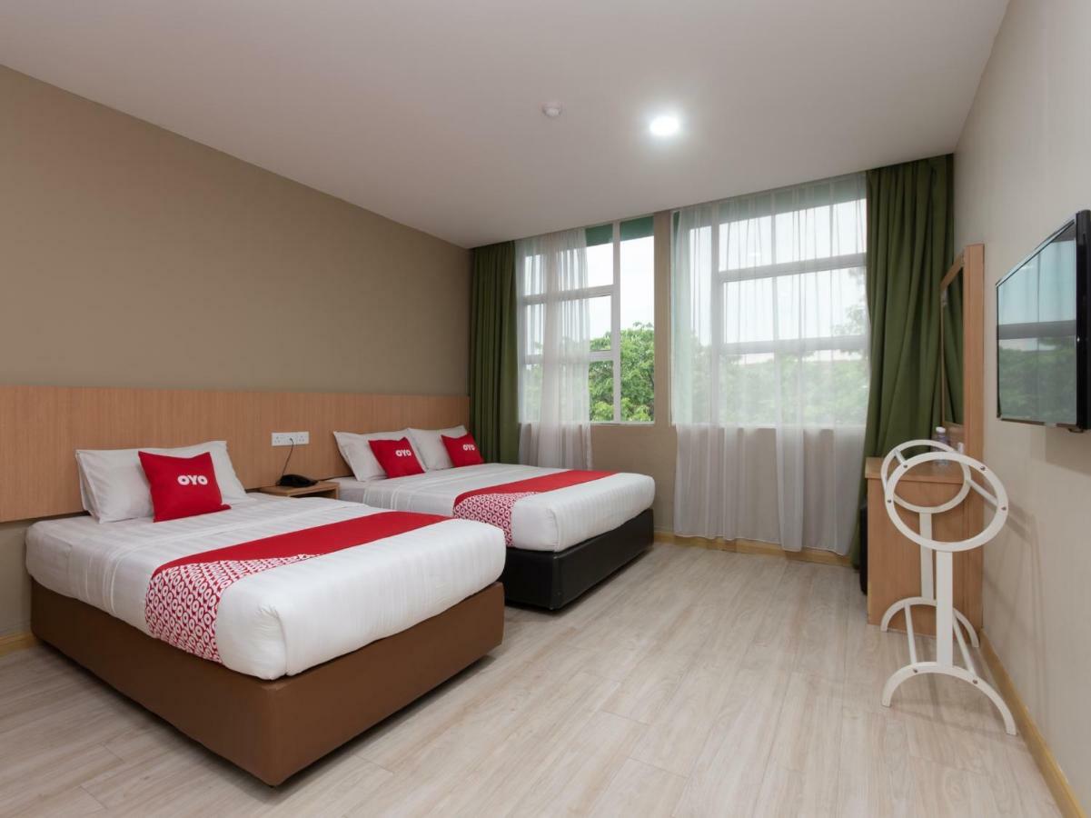 Oyo 89344 Labuan Avenue Hotel Экстерьер фото