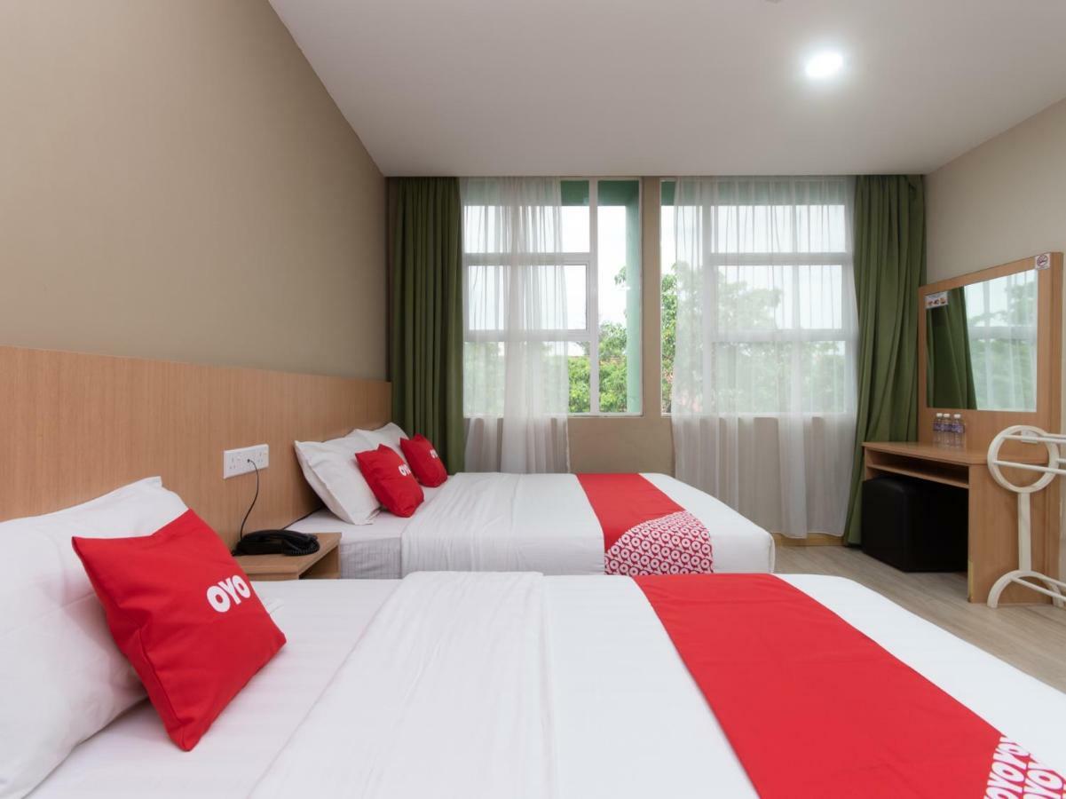 Oyo 89344 Labuan Avenue Hotel Экстерьер фото